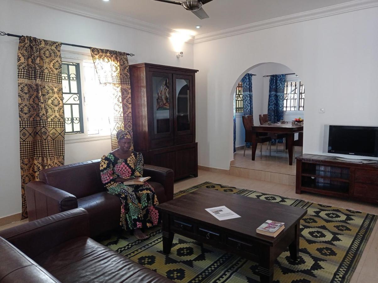 The White House No.1 Villa Brufut ภายนอก รูปภาพ
